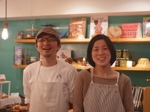 店主の田中浩一さん（左）と奥様の麻里さん